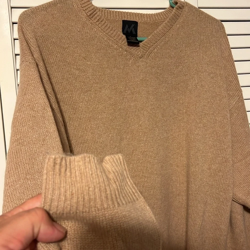 100% Cashmere tan Sweater Size Large